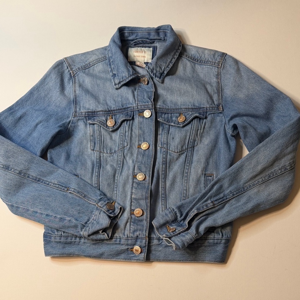 EUC Forever 21 Jacket Womens Small Blue Denim Motorcycle Trucker Jean Jacket - Picture 2 of 5